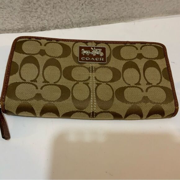 Coach signature Full Size Wallet - Picture 2 of 7